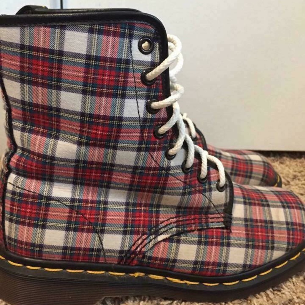 Vintage plaid doc martens (size 8)